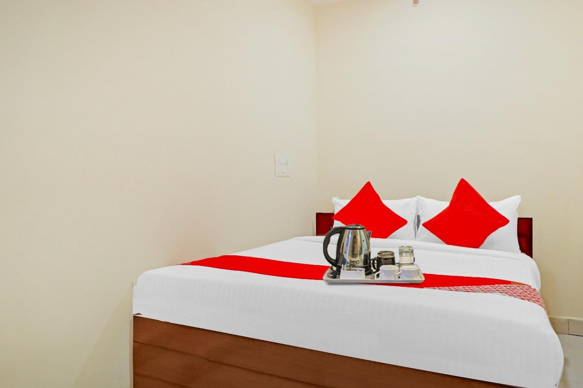 Hotel O Aayush Stay Inn Хайдарабад Экстерьер фото