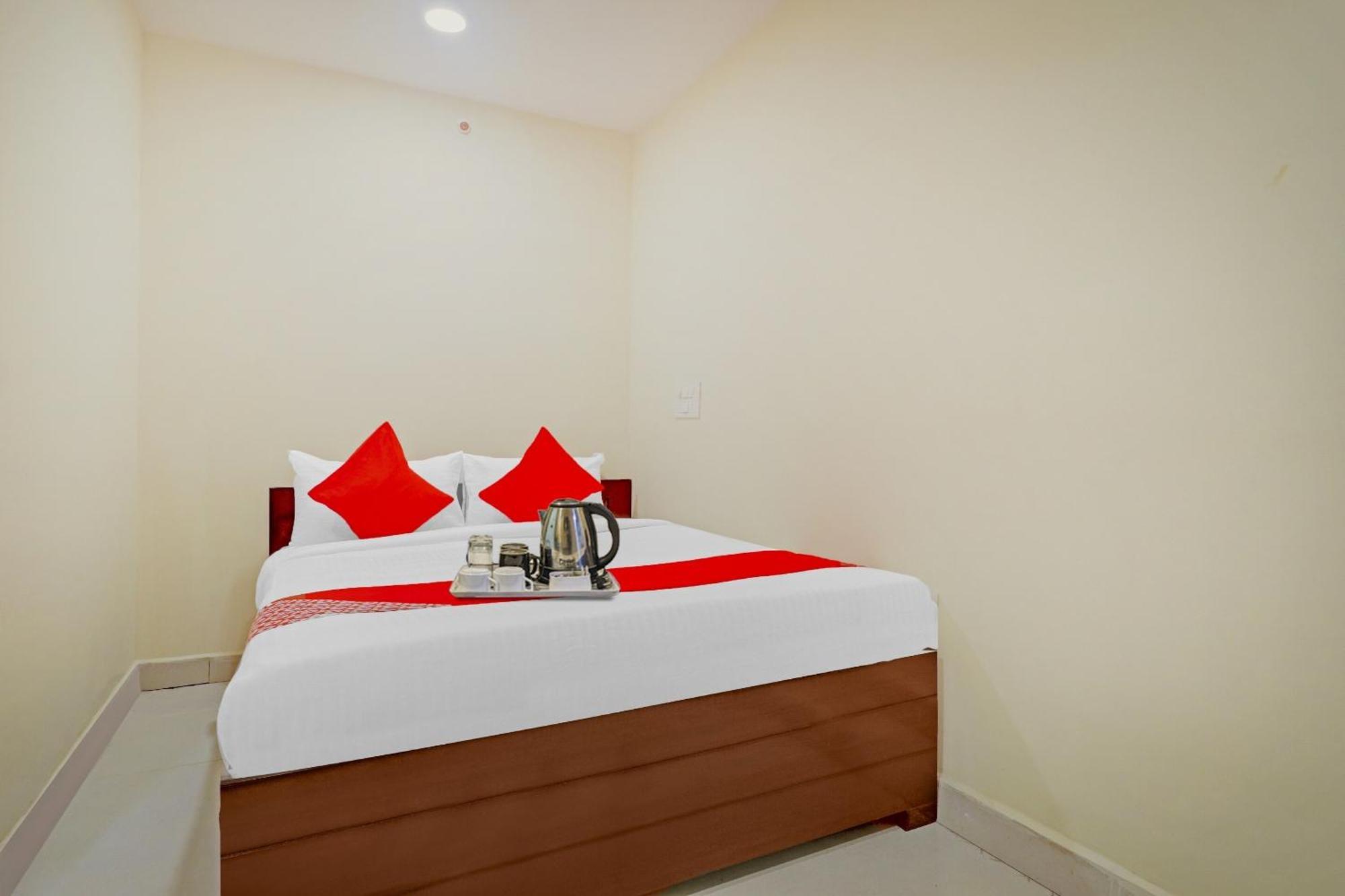 Hotel O Aayush Stay Inn Хайдарабад Экстерьер фото