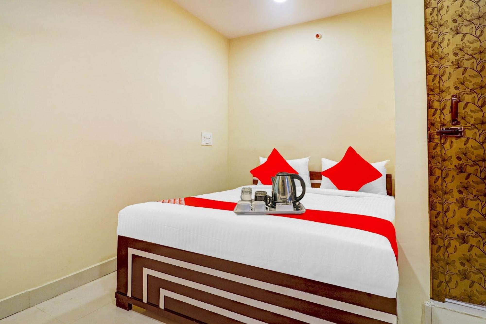 Hotel O Aayush Stay Inn Хайдарабад Экстерьер фото